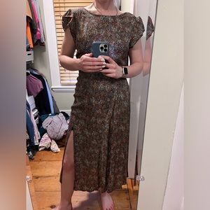 Beautiful tiny floral silky Lulus dress size medium